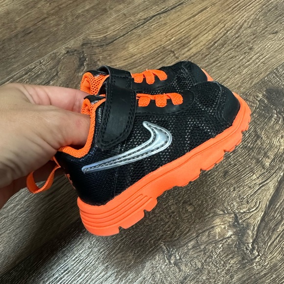 2c Nike - Picture 1 of 8